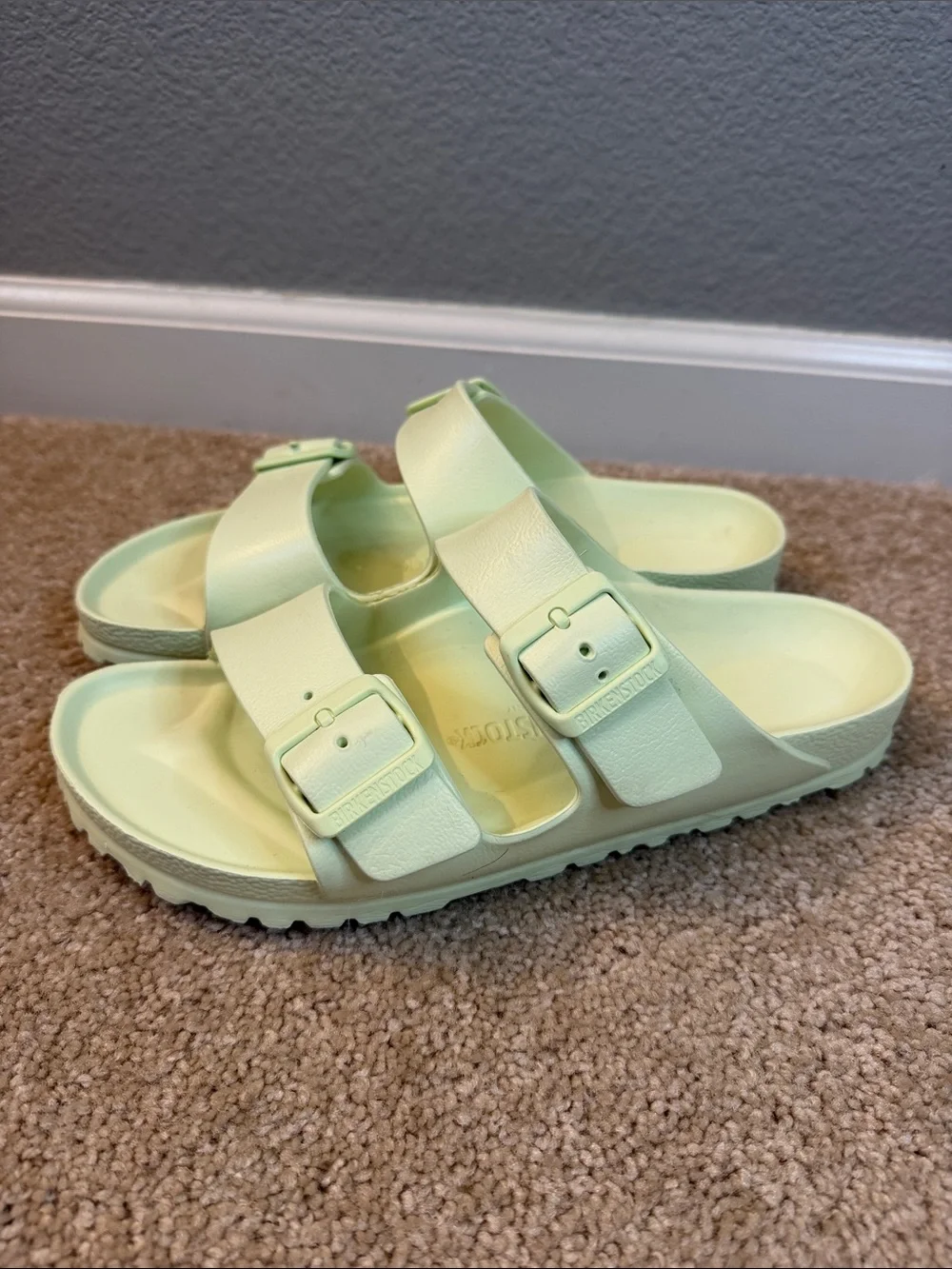 Birkenstock Two-Buckle Arizona Essentials EVA Slides in Faded Lime EU 39 - Picture 3 of 8